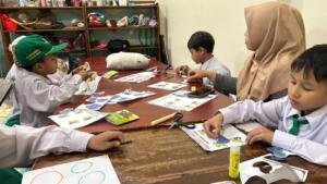 Program Jam Tenang SD Mugres Bantu Murid Disabilitas Mengenal Angka
