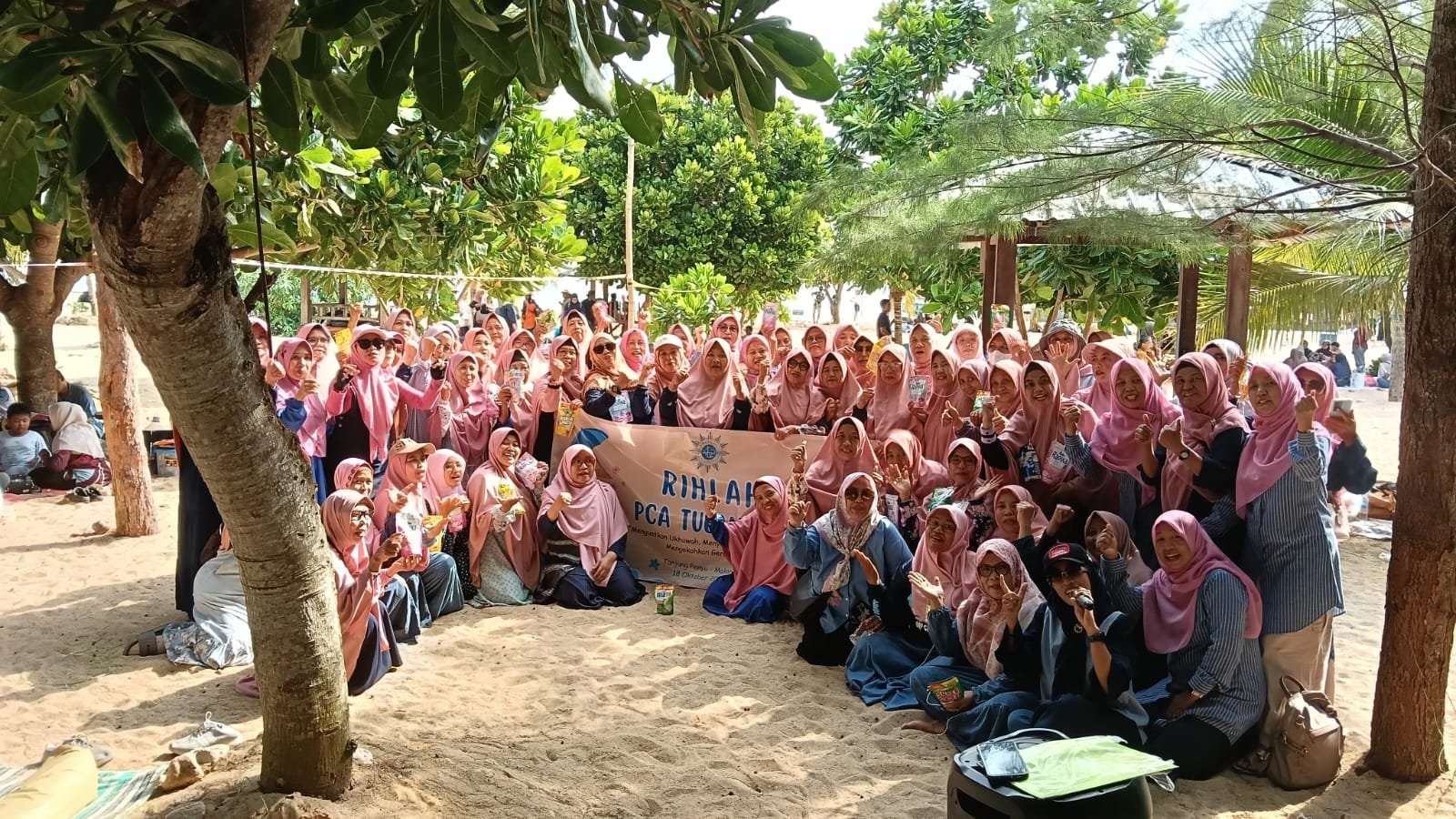 Rihlah PCA Tulangan di Pantai Tanjung Penyu Malang, Perkuat Ukhuwah dan Semangat Gerakan Aisyiyah