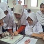 School Trip Spemduta ke Smamita, Siswa Belajar Biologi hingga Membuat Makizushi