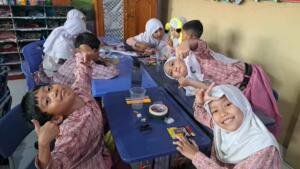 SD Ikrom Hadirkan Robot Getar di Kelas 3 pada Pembelajaran Kokurikuler berbasis STEAM