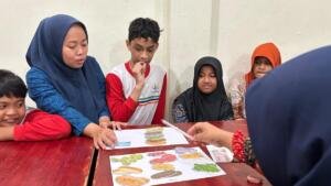 SD Mugres Kenalkan Konsep Uang lewat Simulasi Meracik Burger kepada Murid PDPD