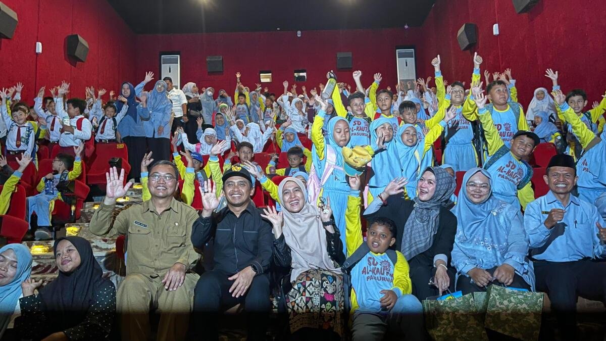 Siswa Kelas 1 dan 2 SD Al Kautsar Kota Pasuruan Nobar Film Istimewa, Wali Kota Turut Hadir