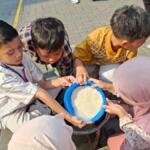 Siswa Kelas 3 SDMM Investigasi Air Leri, Ubah Limbah Katering Jadi Nutrisi Tanaman