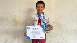 Siswa Sekolah Inovatif Jagir Sabet Dua Gelar Juara di Atom Fun Swimming Competition 2026