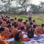 Siswa SMP Muhammadiyah 16 Surabaya Kunjungi TPU Bulak Banteng, Belajar Esensi Ziarah Kubur