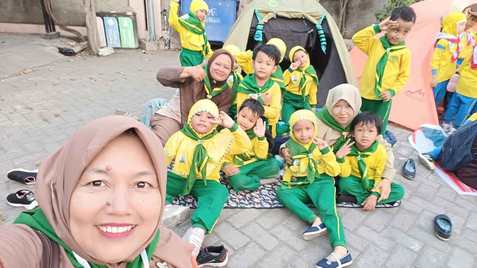 Siswa TK Aisyiyah 51 Jelidro Meriahkan Prasiaga Kelurahan Sambikerep