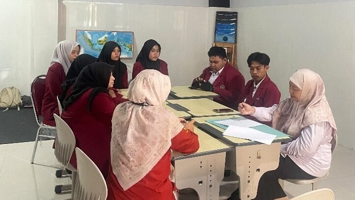 Supervisi PLP Umsura di Smamita, Mahasiswa Aktif Bantu Pembelajaran hingga Sambut Siswa