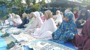 Tanamkan Nilai Keimanan, Murid dan Guru SD Muhammadiyah Melirang Khusyuk Ikuti Salat Istisqa