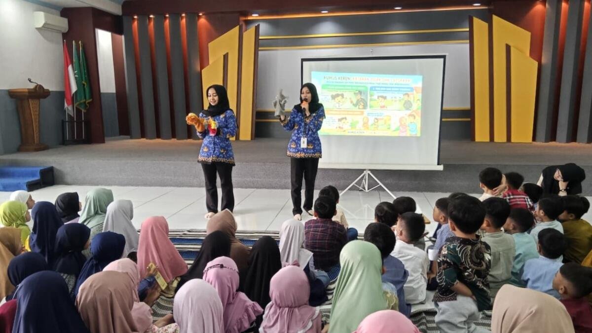 TK Aisyiyah 36 PPI Gresik Kenalkan Jajanan Sehat dan Bahaya Narkoba